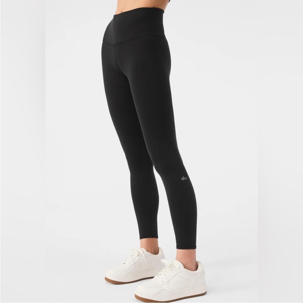 Alo airbrush leggings in black size xs
